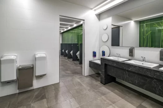 Banheiro moderno e limpo, representando o checklist limpeza banheiro.