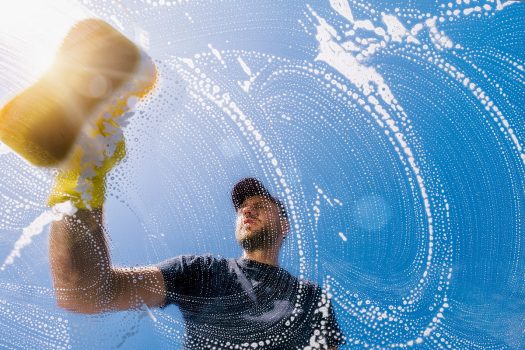 Limpeza no verão: 8 dicas para a faxina na estação mais quente do ano