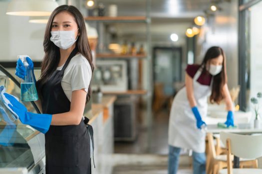 Perigos de produtos de limpeza indevidamente guardados ou manipulados